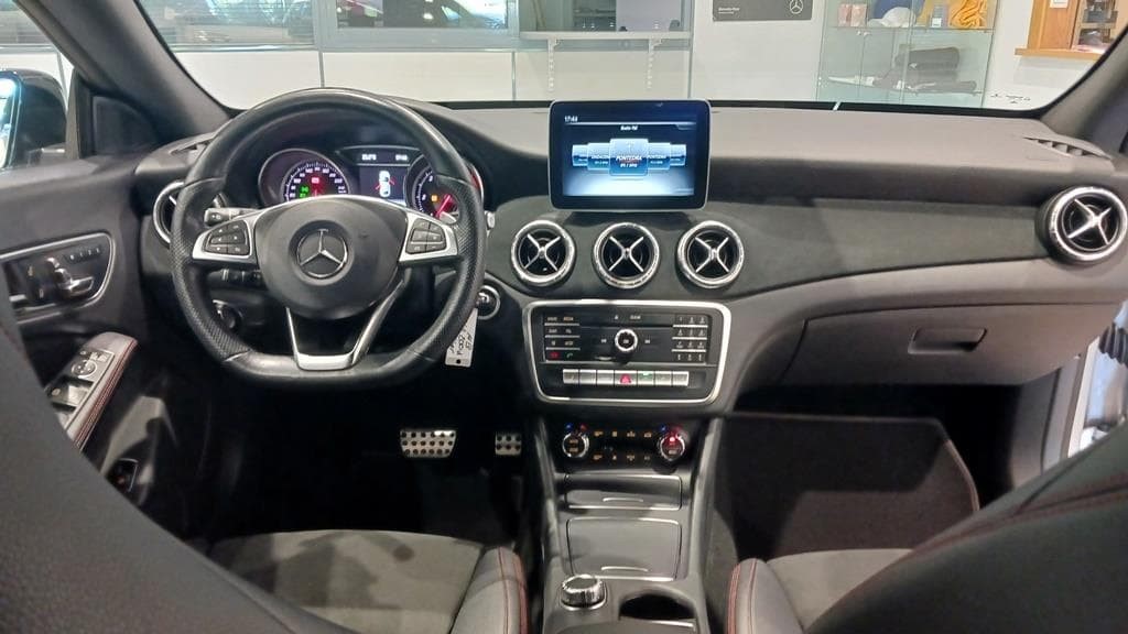 Foto 20 Mercedes CLA 200 d AMG Aut.